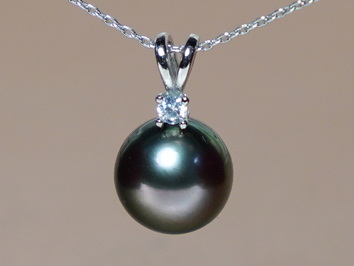 Zlatý prívesok 14K s tahitskou perlou a briliantom BC025WP-T Zlatý prívesok 14K s tahitskou perlou a briliantom BC025WP-T