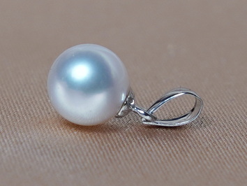 Zlatý prívesok s morskou akoya perlou AP200wP Zlatý prívesok s morskou akoya perlou AP200wP