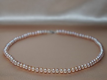 Perlový náhrdelník v akcii