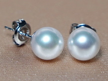 Perlové náušnice v akcii