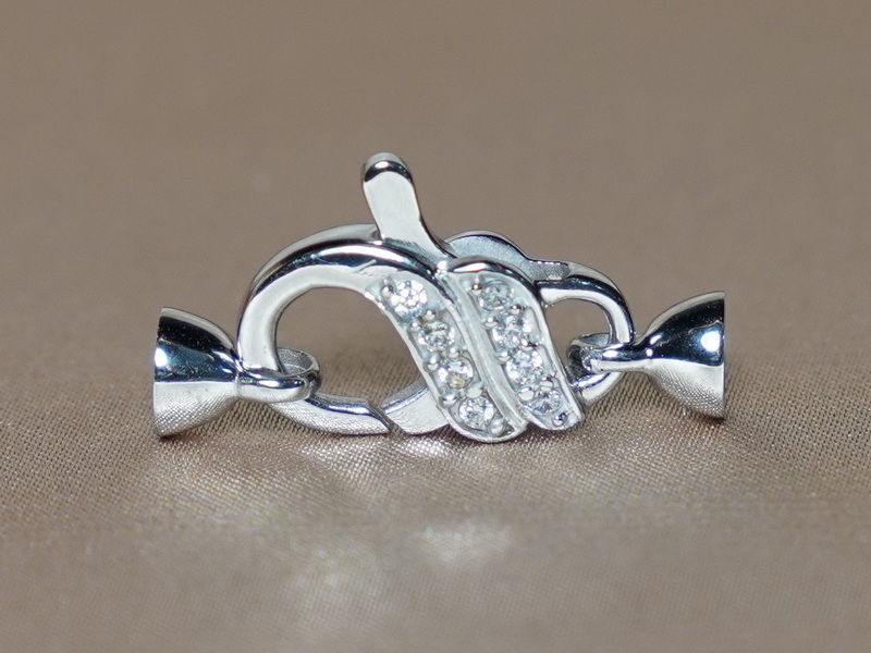 Elegantný strieborný perlový uzáver zdobený kamienkami K01 Elegantný strieborný perlový uzáver zdobený kamienkami K01