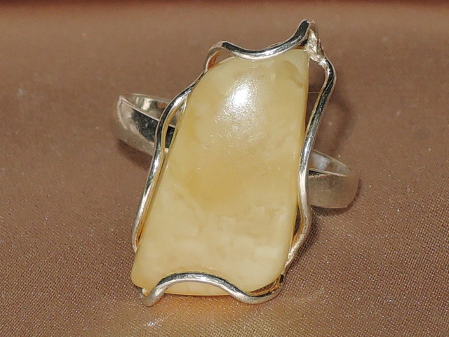 Jantárový prsteň JR01JX Jantárový prsteň JR01JX