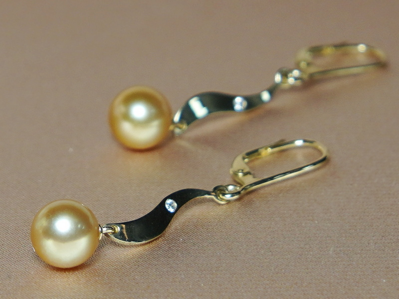 Zlaté náušnice s perlami Južného Pacifiku a briliantmi BC04YE-G Zlaté náušnice s perlami Južného Pacifiku a briliantmi BC04YE-G