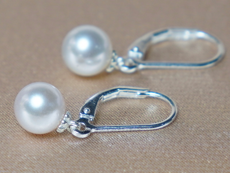 Náušnice z bielych sladkovodných perál v striebre RE100AAAwM Náušnice z bielych sladkovodných perál v striebre RE100AAAwM