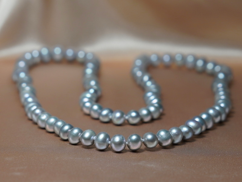 Dlhý perlový náhrdelník sivé sladkovodné perly FPN09sW Dlhý perlový náhrdelník sivé sladkovodné perly FPN09sW