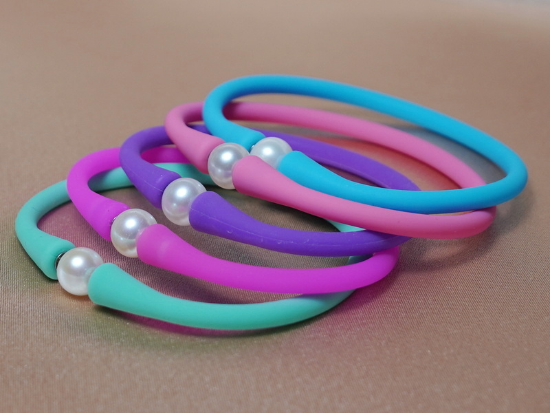 Perlový náramok na leto biela perla SPB001FW Perlový náramok na leto biela perla SPB001FW