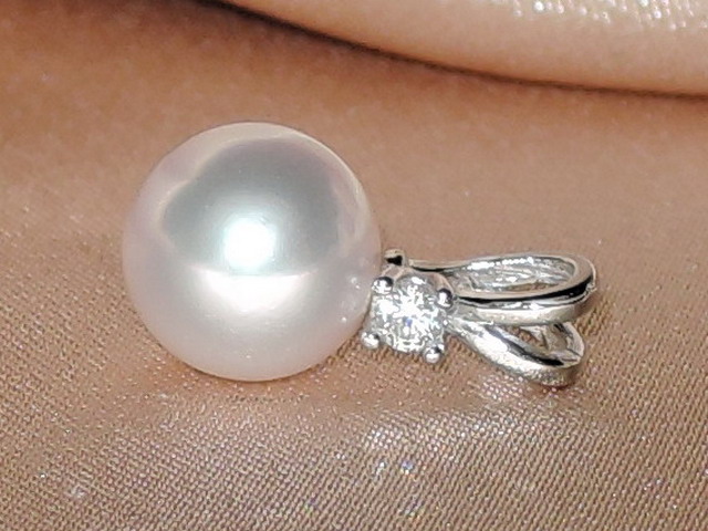 Prívesok s perlou BC025WFP-W Prívesok s perlou BC025WFP-W