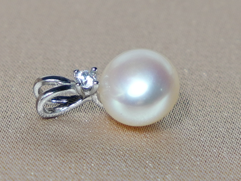 Prívesok s perlou BC026SBP-W Prívesok s perlou BC026SBP-W