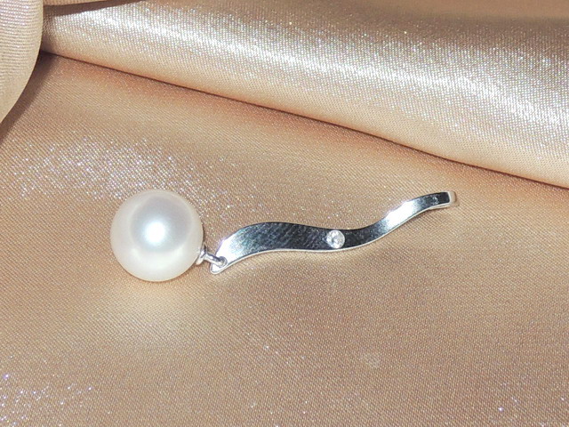 Prívesok s perlou BC04SP-W Prívesok s perlou BC04SP-W