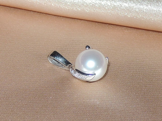 Prívesok s perlou BC05WP-W Prívesok s perlou BC05WP-W