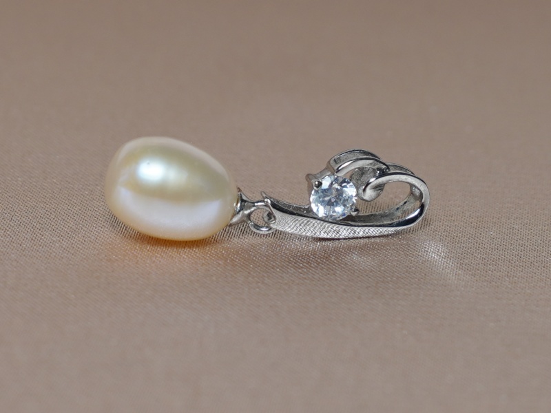 Prívesok s perlou SFPD042T Prívesok s perlou SFPD042T