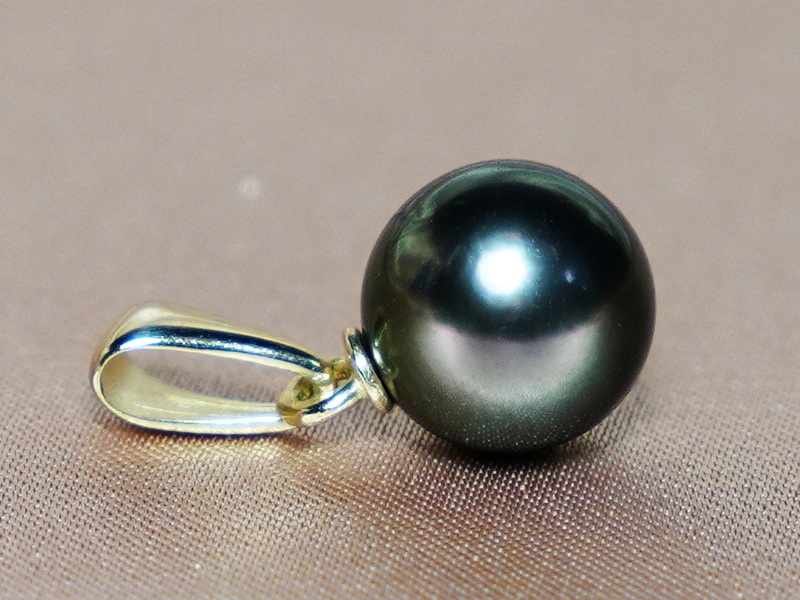 Prívesok s čiernou tahitskou perlou TPAAAZGC Prívesok s čiernou tahitskou perlou TPAAAZGC