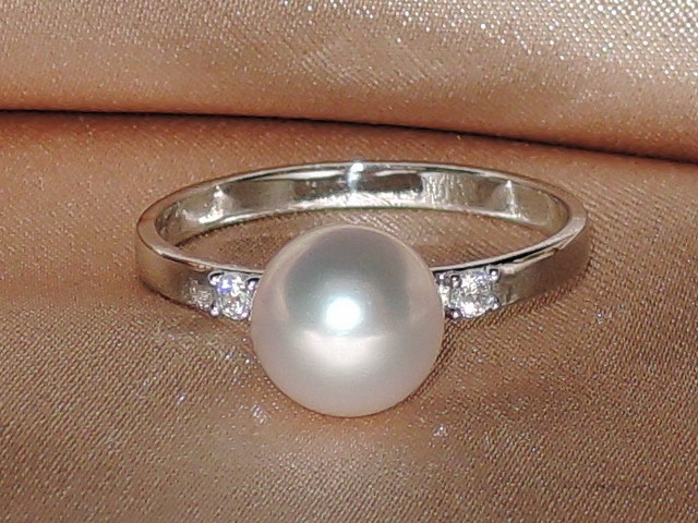 Prsteň s perlou BC027WFR-W Prsteň s perlou BC027WFR-W