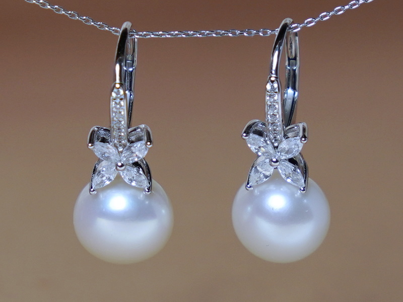 Strieborné náušnice s perlami a zirkónmi PE8035SH Strieborné náušnice s perlami a zirkónmi PE8035SH