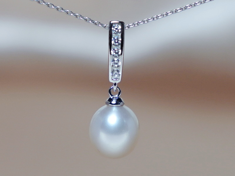 Strieborný prívesok s pravou perlou a zirkónmi PP777B Strieborný prívesok s pravou perlou a zirkónmi PP777B