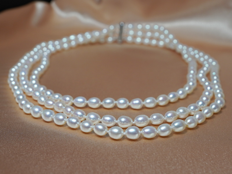 Trojradový perlový náhrdelník TON06AA+wJ Trojradový perlový náhrdelník TON06AA+wJ