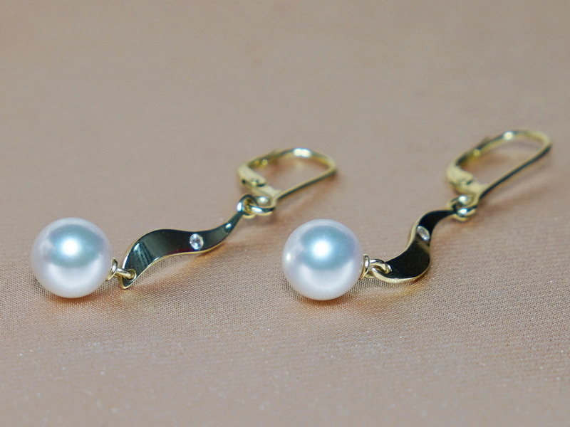 Zlaté náušnice 14K akoya perly s briliantmi BC04YE-A Zlaté náušnice 14K akoya perly s briliantmi BC04YE-A