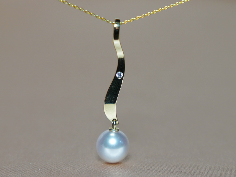 Zlatý prívesok s japonskou akoya perlou BC04YP-A Zlatý prívesok s japonskou akoya perlou BC04YP-A