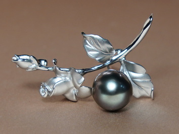 Brošňa s pravou tahitskou perlou BR013BR