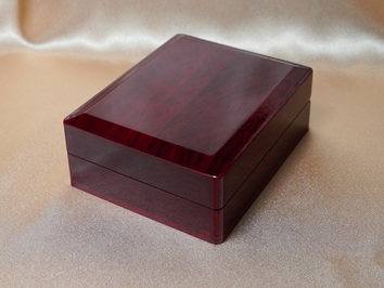 Drevená krabička na náhrdelník a prívesok DK02X Drevená krabička na náhrdelník a prívesok DK02X