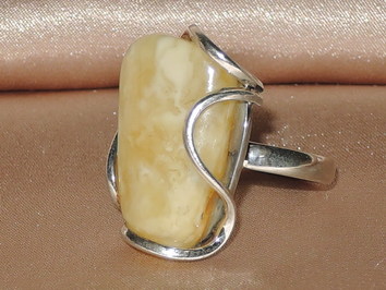 Jantárový prsteň JR06JX Jantárový prsteň JR06JX