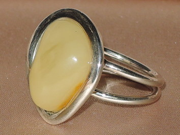 Jantárový prsteň JR20AA Jantárový prsteň JR20AA