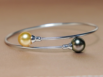 Náramok s čiernou a zlatožltou morskou perlou GTPB100wB Náramok s čiernou a zlatožltou morskou perlou GTPB100wB