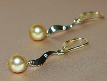 Zlaté náušnice s perlami Južného Pacifiku a briliantmi BC04YE-G Zlaté náušnice s perlami Južného Pacifiku a briliantmi BC04YE-G