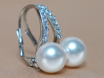 Zlaté náušnice 14K s japonskou akoya perlou AAA BC021WE-A Zlaté náušnice 14K s japonskou akoya perlou AAA BC021WE-A