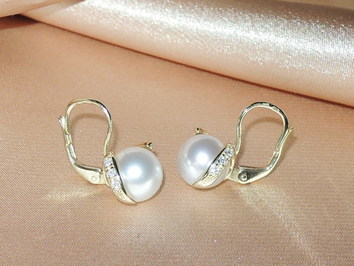 Perlové náušnice BC05YE-W Perlové náušnice BC05YE-W