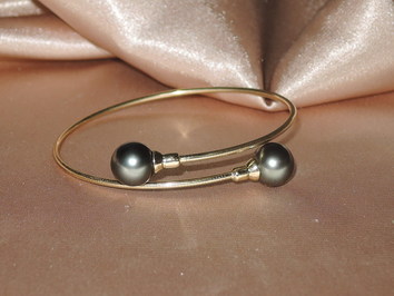 Zlatý náramok 18K s tahitskými perlami AAA TPB100y-B Zlatý náramok 18K s tahitskými perlami AAA TPB100y-B