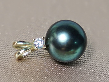 Prívesok s perlou BC026WBP-B Prívesok s perlou BC026WBP-B