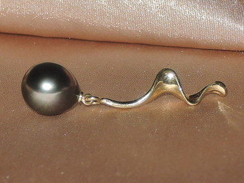 Zlatý prívesok 14K s tahitskou perlou TDyP300ZM Zlatý prívesok 14K s tahitskou perlou TDyP300ZM