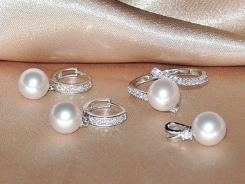 Súprava zlatých šperkov s japonskými akoya perlami AAA BC120WS-A Súprava zlatých šperkov s japonskými akoya perlami AAA BC120WS-A