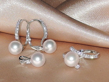 Súprava zlatých šperkov s japonskými akoya perlami AAA BC130WS-A Súprava zlatých šperkov s japonskými akoya perlami AAA BC130WS-A