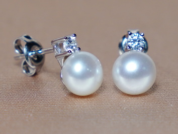 Strieborné náušnice so zirkónmi a perlami PE2400SH
