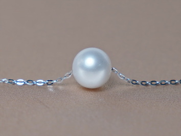 Strieborný náhrdelník s pravou bielou riečnou perlou RP888wM Strieborný náhrdelník s pravou bielou riečnou perlou RP888wM