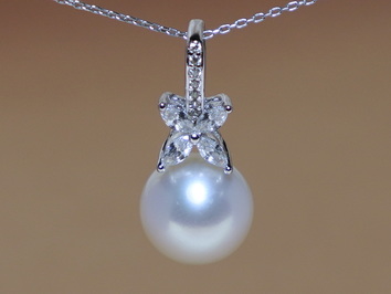 Strieborný prívesok s pravou perlou a zirkónmi PP8035SH