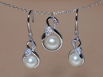 Strieborný set šperkov s motívom labutí a perlami PS555B