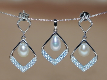 Strieborný set šperkov s pravými perlami PS333B Strieborný set šperkov s pravými perlami PS333B