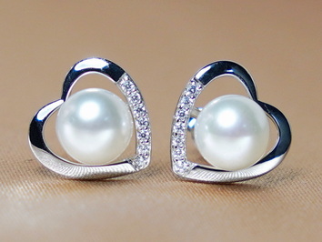 Zlaté napichovacie náušnice s morskou perlou  WW014WE-A Zlaté napichovacie náušnice s morskou perlou  WW014WE-A