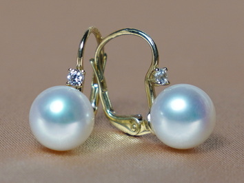 Zlaté náušnice s pravou perlou BC022YFE-W Zlaté náušnice s pravou perlou BC022YFE-W