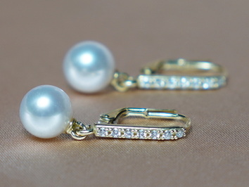 Zlaté perlové náušnice akoya perly BC024YE-A Zlaté perlové náušnice akoya perly BC024YE-A