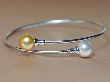 Zlatý náramok 18 kt. s perlami Južného Pacifiku GWPB100wB Zlatý náramok 18 kt. s perlami Južného Pacifiku GWPB100wB