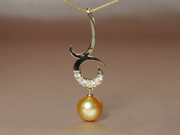 Zlatý prívesok 14K s perlou Južného Pacifiku a briliantmi BC03YP-G Zlatý prívesok 14K s perlou Južného Pacifiku a briliantmi BC03YP-G