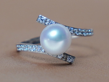 Zlatý prsteň s perlou BC029WFR-W Zlatý prsteň s perlou BC029WFR-W