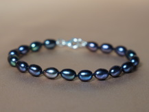 Perlový náramok v akcii