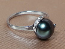 Zlatý prsteň s perlou