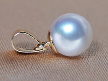 Prívesok s perlou v akcii