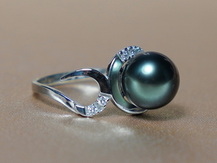 Zlatý prsteň s perlou